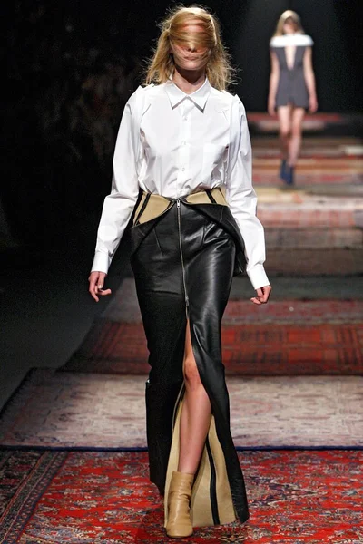 Look 28